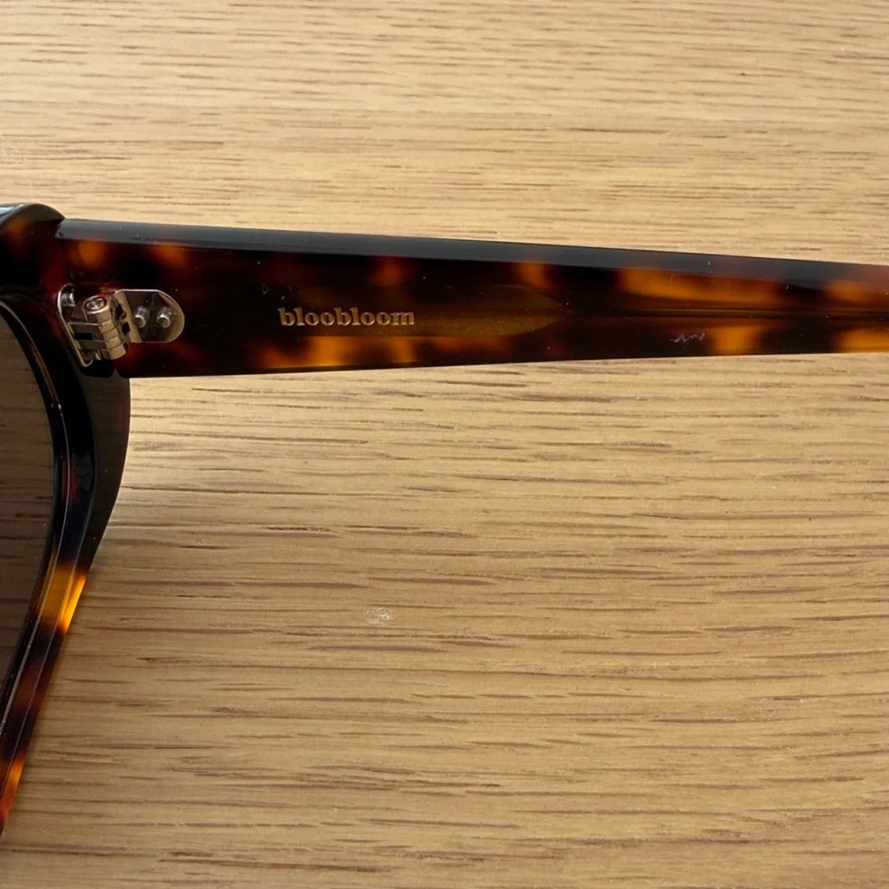 THE NOMAD Bloobloom Tortoise Shell Sunglasses